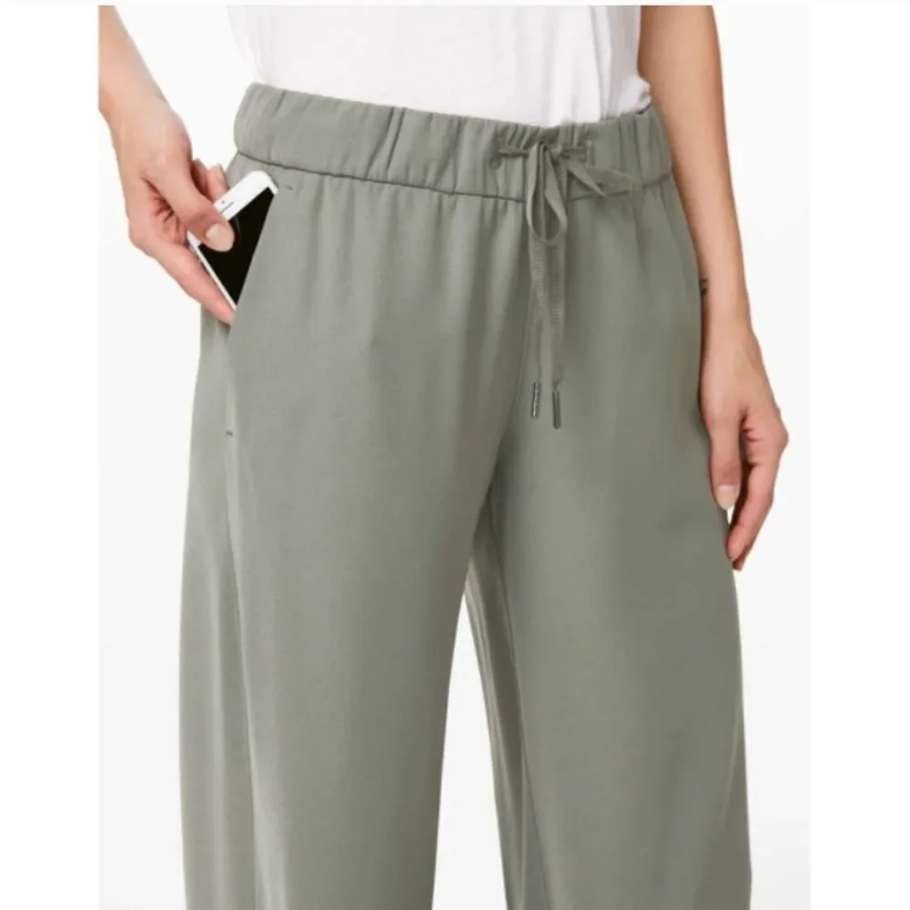 Lululemon On the fly wide leg pant